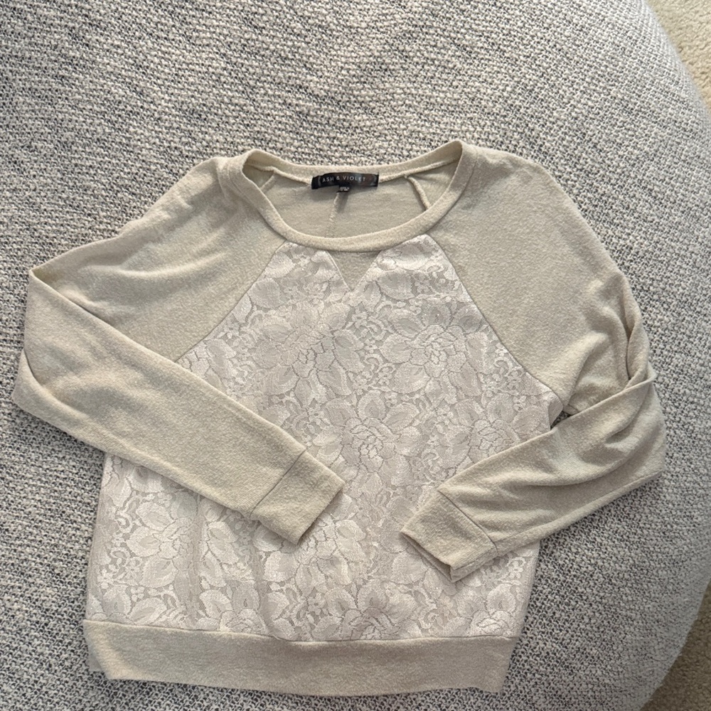 🤍 Ash & Violet Lace-Front Pullover — Women’s Medium